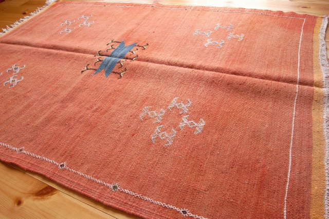 ミートモロッコ・ラグ・カーペット・アラブの絨毯とは趣の違うモロッコのじゅうたんを紹介・rugs・carpets・meetmorocco